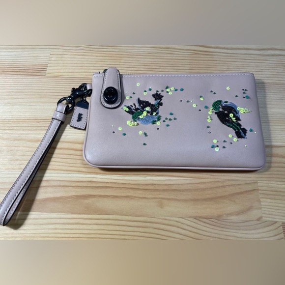 Coach Handbags - Coach 1941 Collection Meadowlark Turnlock Wristlet 21 EUC